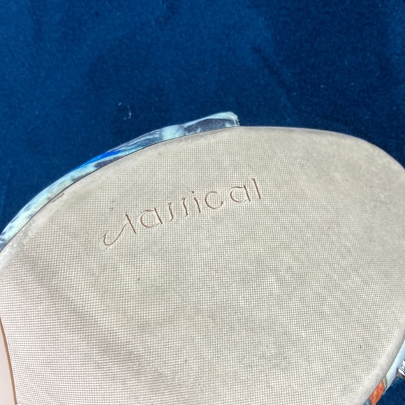 Classical (brand) Slingback Heels SUPER CUTE! - Picture 5 of 11